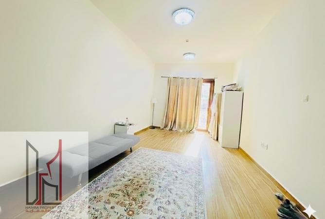 INVESTOR DEAL/ BIG STUDIO APARTMENT/ NEXT TO METRO