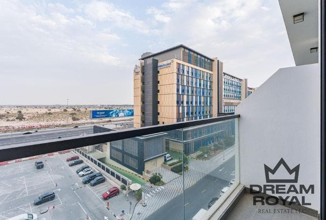 Fully furnished | Skyline view | Prime location - Image 1