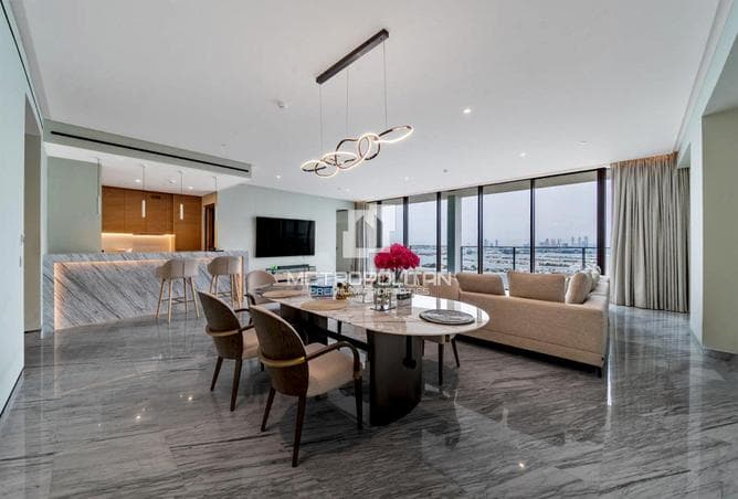 Prestigious Living with Palm and Sea Views - Image 1