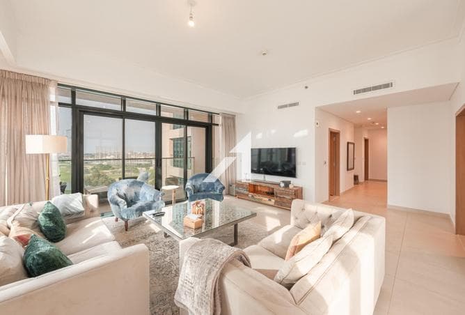 Large Layout | Golf Course and Lake View | Corner