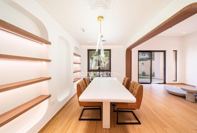 Private Garden Corner | Fully Upgraded | Vacant - Image 1