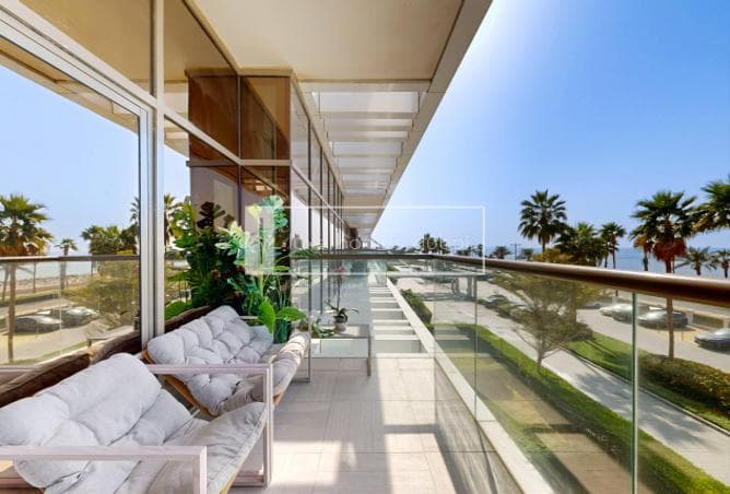 Upgraded |Fully Furnished | Private Beach Access - Image 1