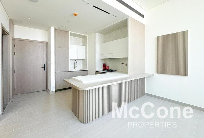 Vacant | Brand New | Mid Floor - Image 1