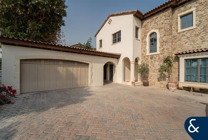 Exclusive - Fully Upgraded - Four Bedrooms - Image 1